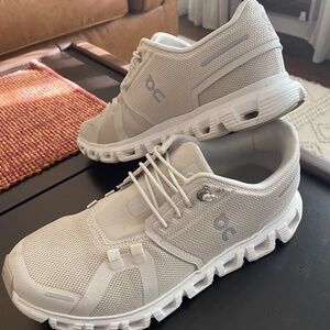 On Cloud Oyster White Running Shoes Women’s 7.5